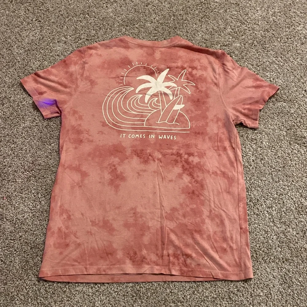 Old Navy Beach Tee - Picture 2 of 5